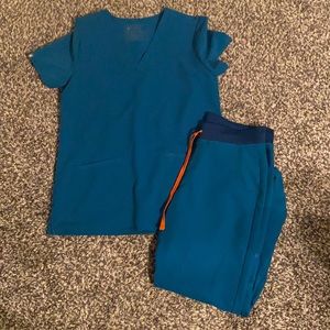 Alps blue figs small Zamora jogger & Casma top